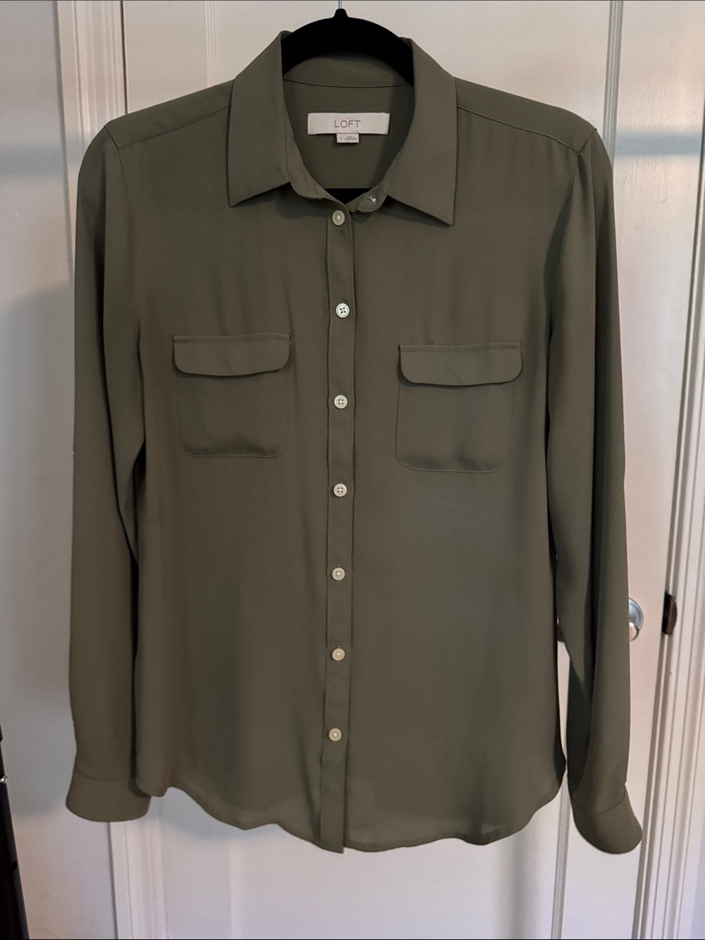 LOFT Olive Green Long-Sleeve Button-Down Shirt